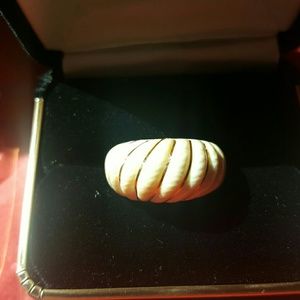 For @razzledazzle65 14k yellow gold and ivory looking ring 😉 price firm